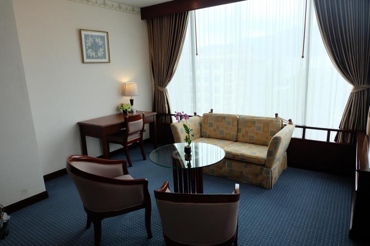 Tarin Hotel Чиангмай Екстериор снимка
