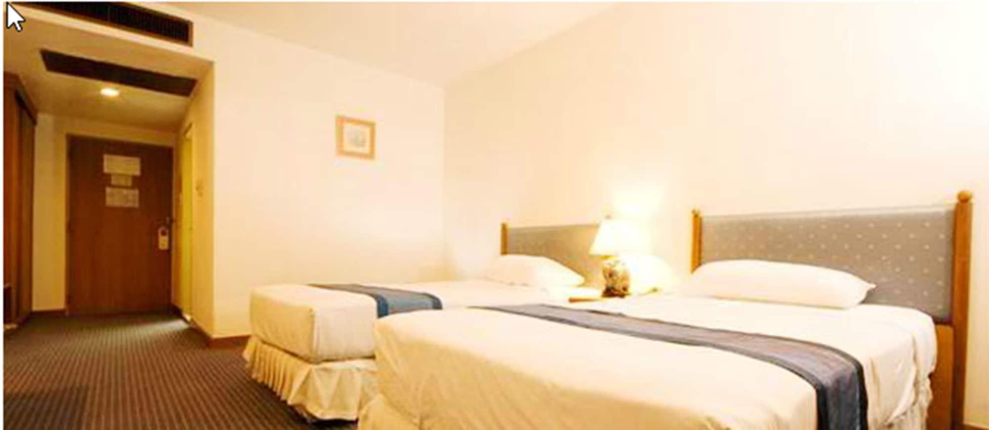 Tarin Hotel Чиангмай Екстериор снимка