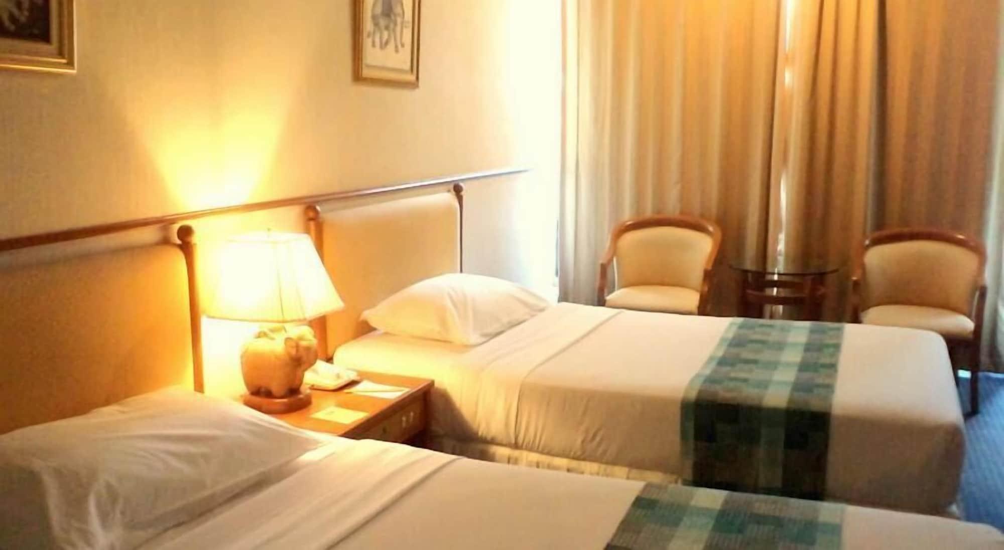 Tarin Hotel Чиангмай Екстериор снимка