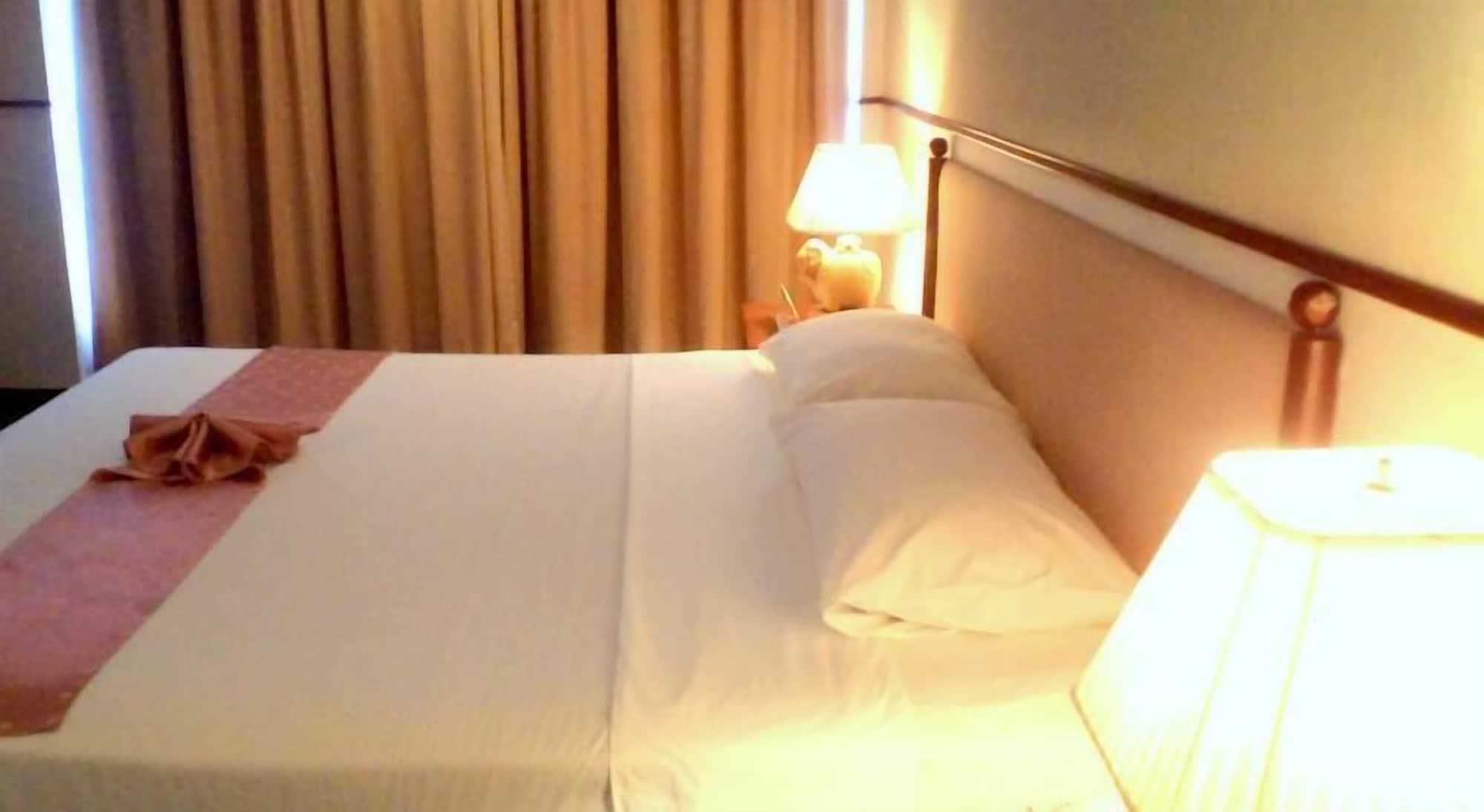 Tarin Hotel Чиангмай Екстериор снимка