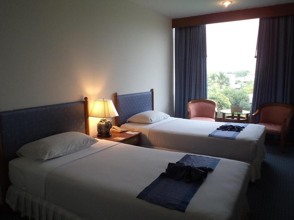 Tarin Hotel Чиангмай Екстериор снимка
