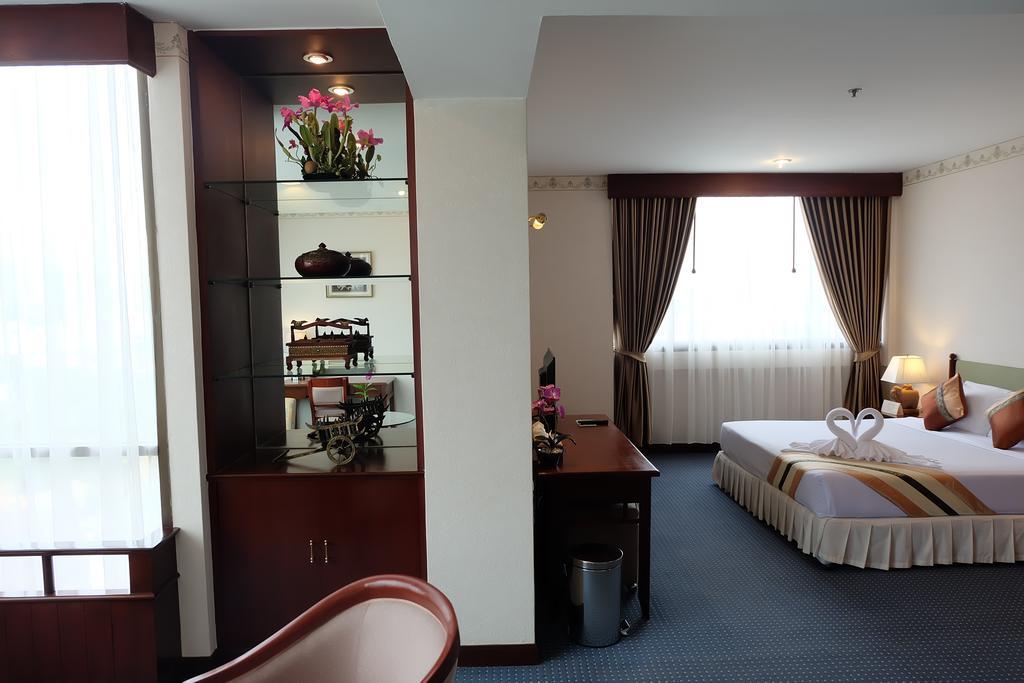 Tarin Hotel Чиангмай Екстериор снимка