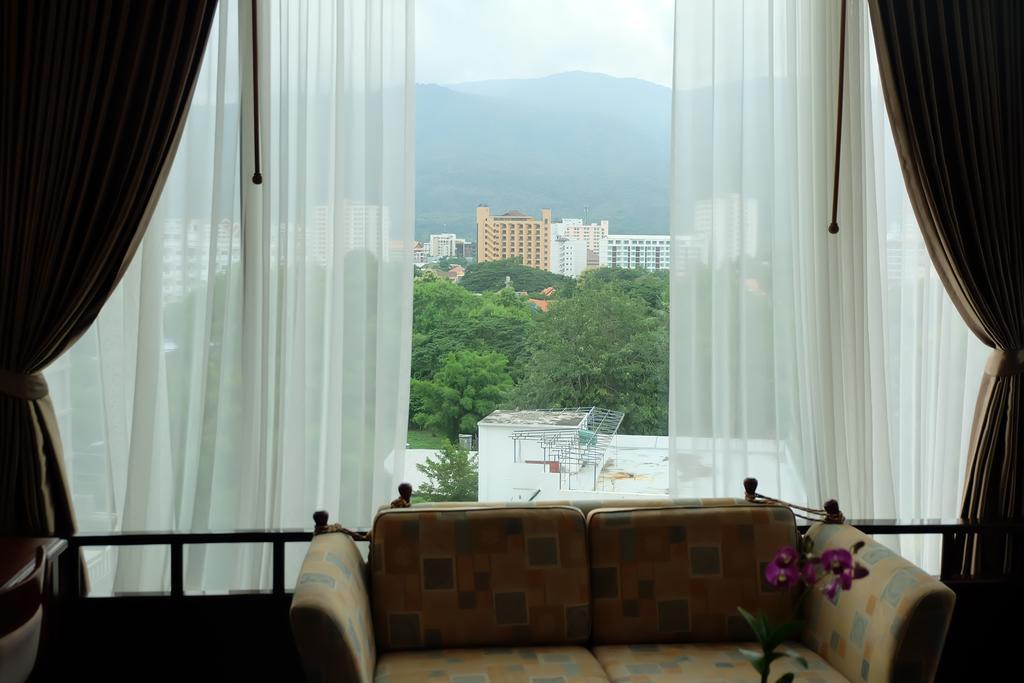 Tarin Hotel Чиангмай Екстериор снимка