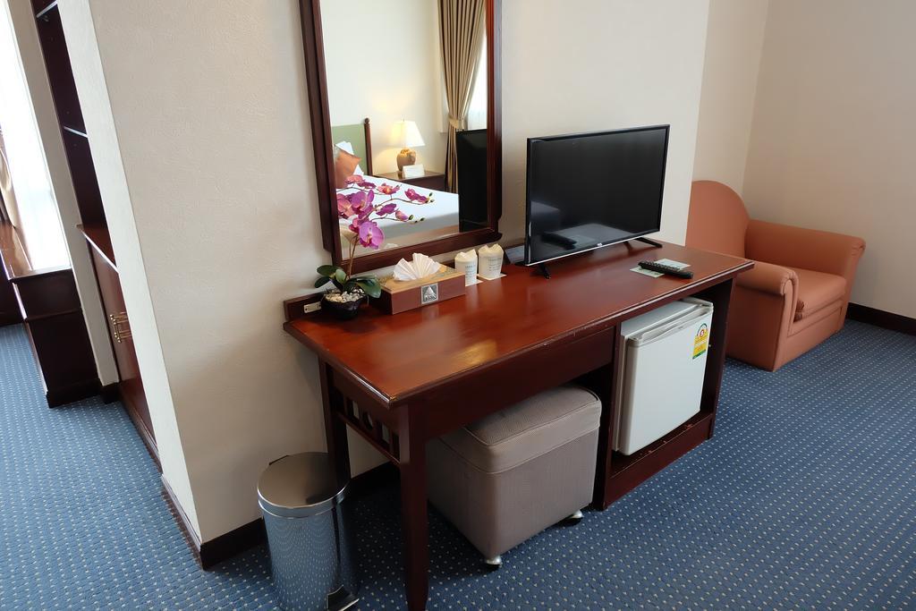Tarin Hotel Чиангмай Екстериор снимка