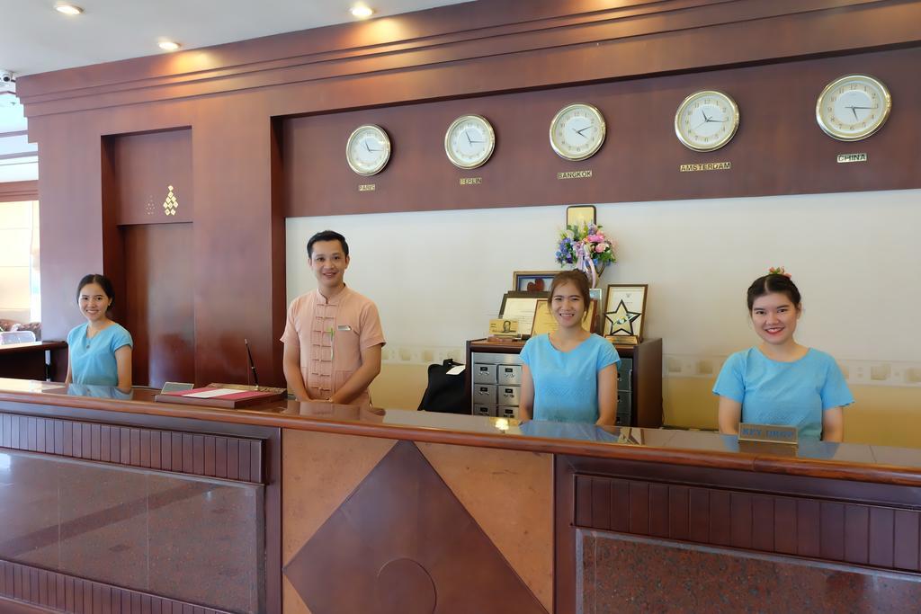 Tarin Hotel Чиангмай Екстериор снимка