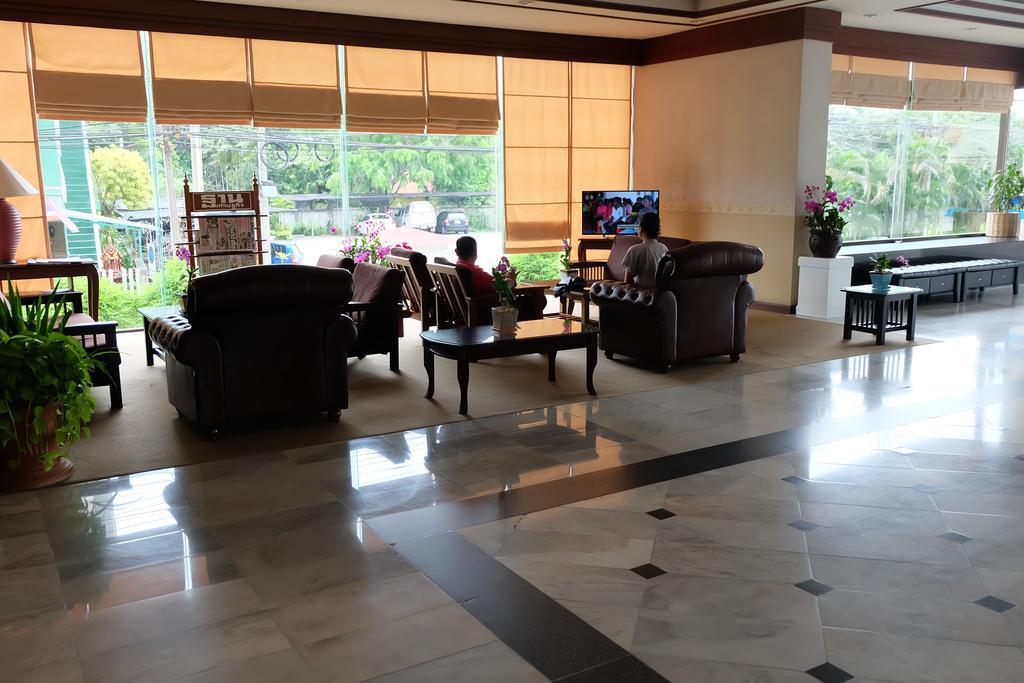 Tarin Hotel Чиангмай Екстериор снимка