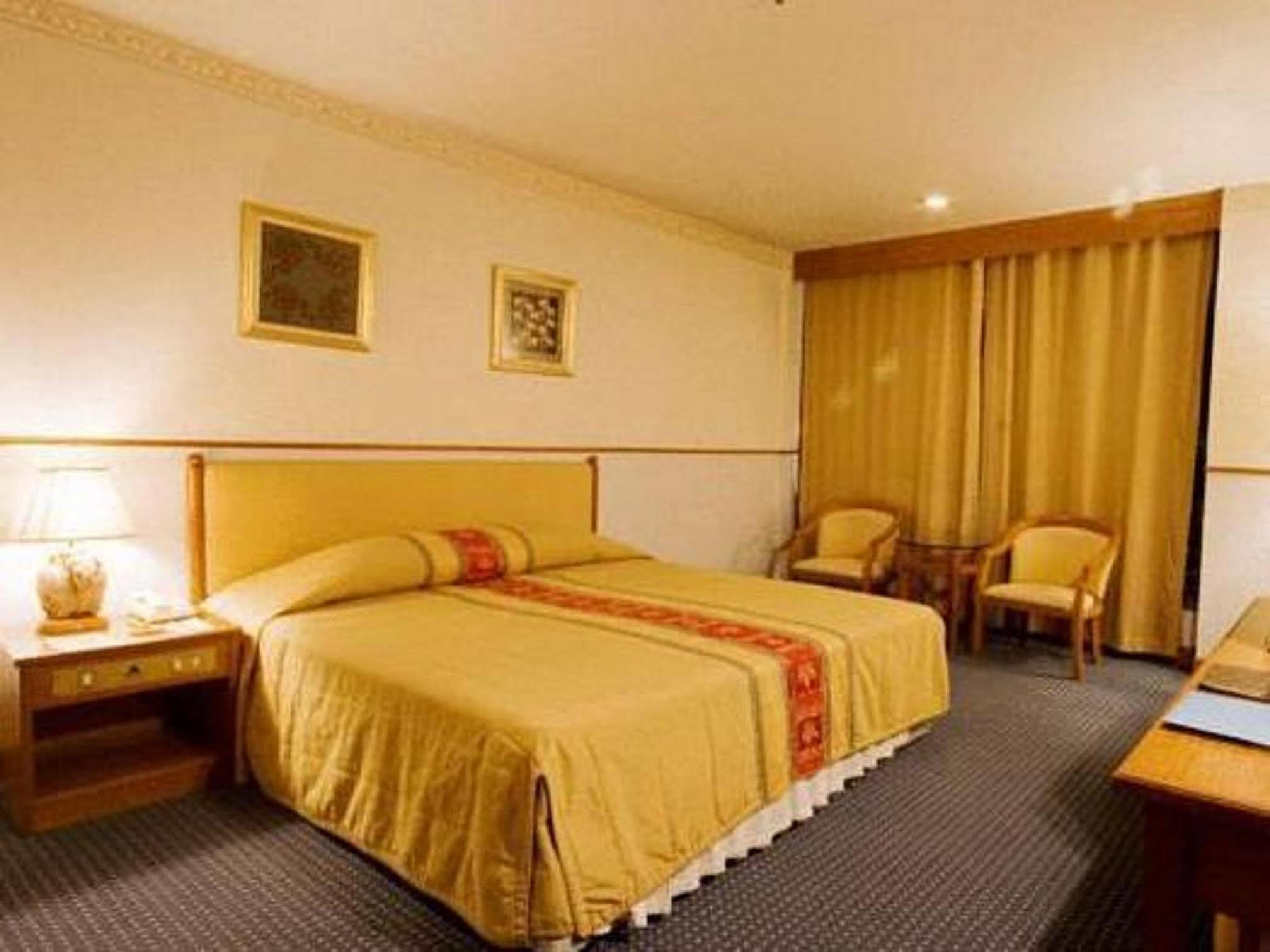 Tarin Hotel Чиангмай Екстериор снимка