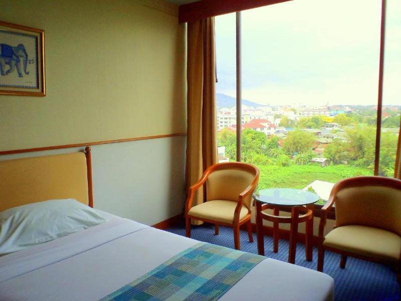Tarin Hotel Чиангмай Екстериор снимка